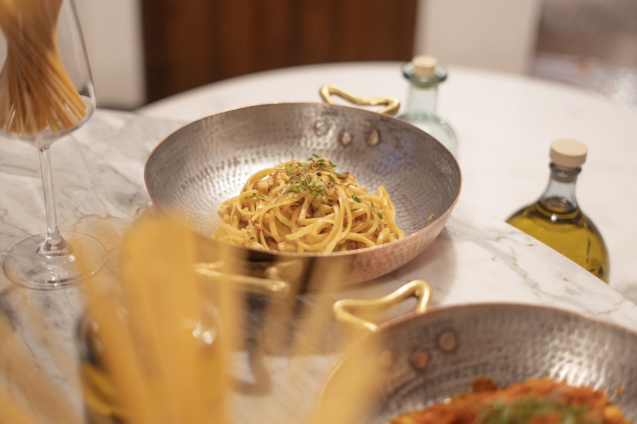 Disfrute de Pastas y vino en un ambiente relajante